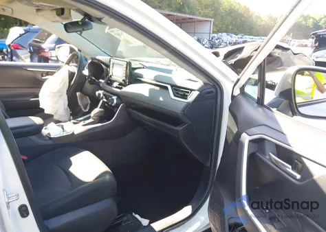 2021 Toyota Rav4 Xle z USA, uszkodzony, nr VIN 2T3P1RFV8MC147558